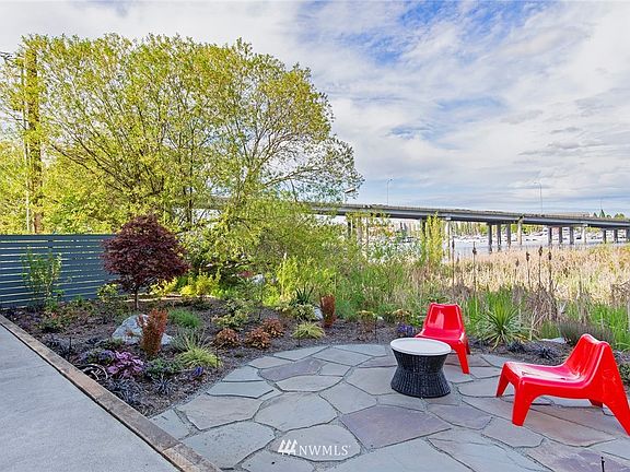 4th image of 2518 Everett Avenue E