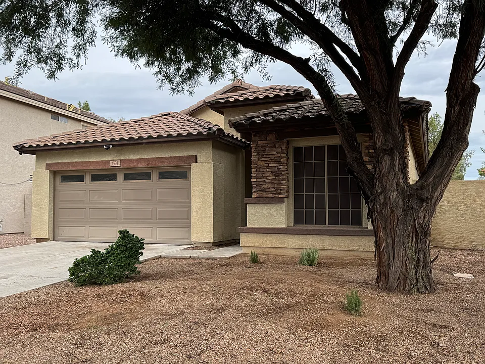 4554 E Sundance Ave