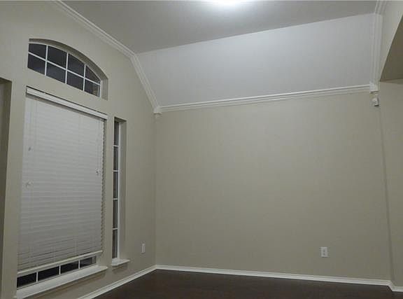 3rd image of 3509 Villanova Dr