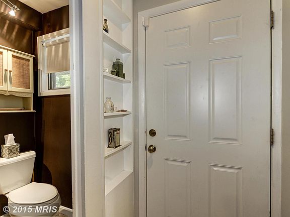 2nd image of 10110 Parkwood Dr