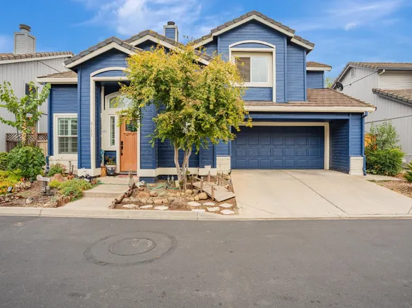 9557 Sunlight Ln, Elk Grove, CA 95758