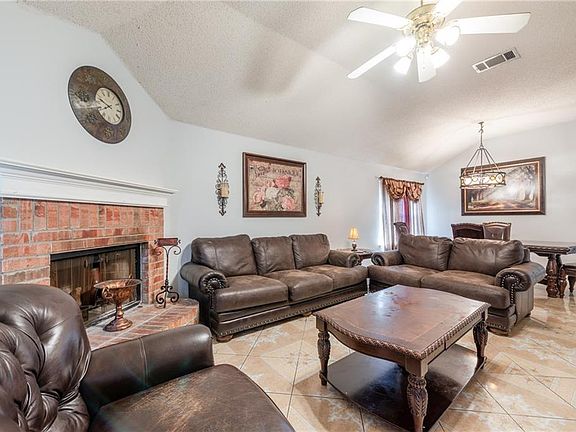 5th image of 612 Oak Hollow Trl