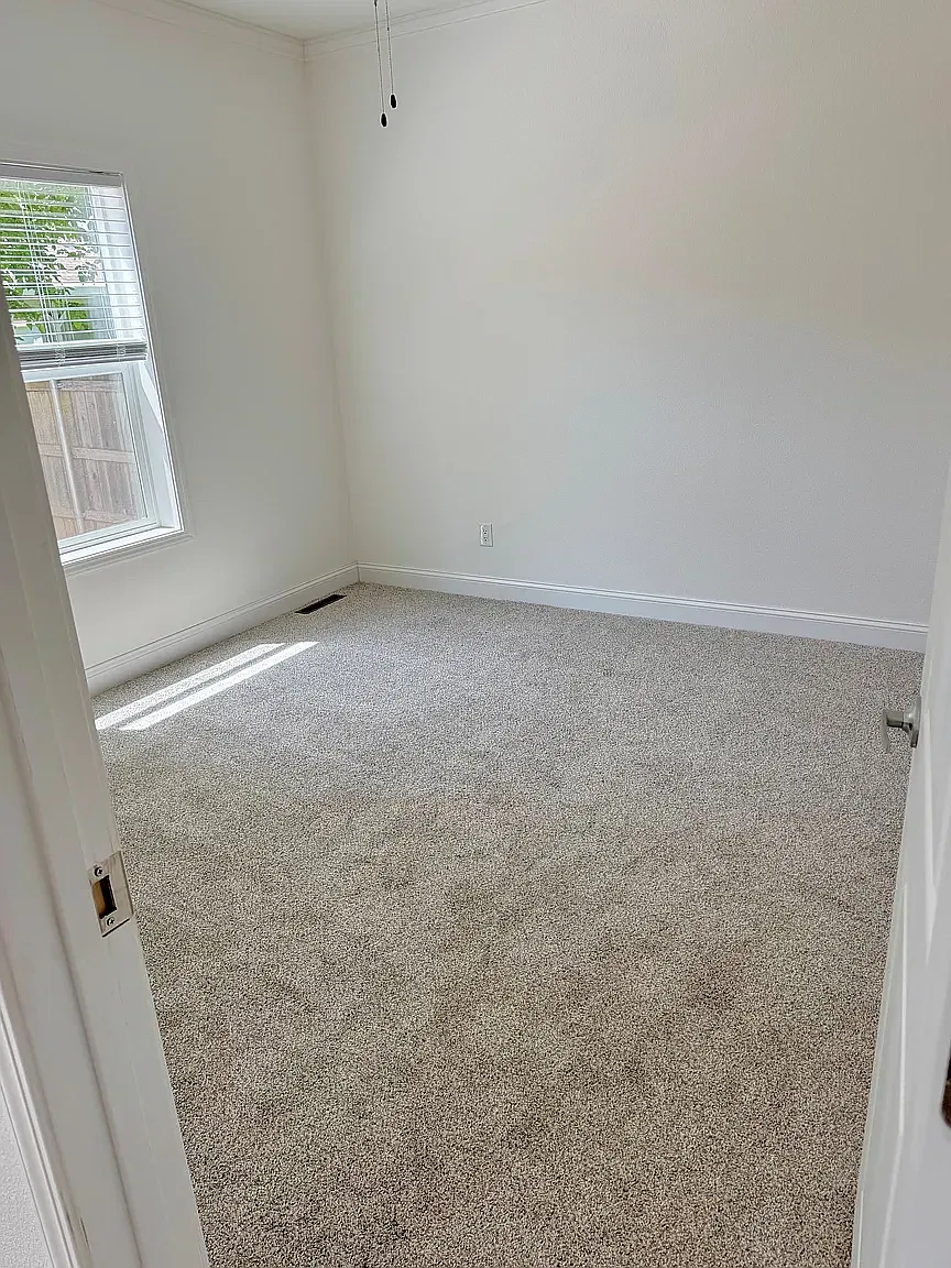 3 bed, 933 sqft, $2,250 — Photo 2