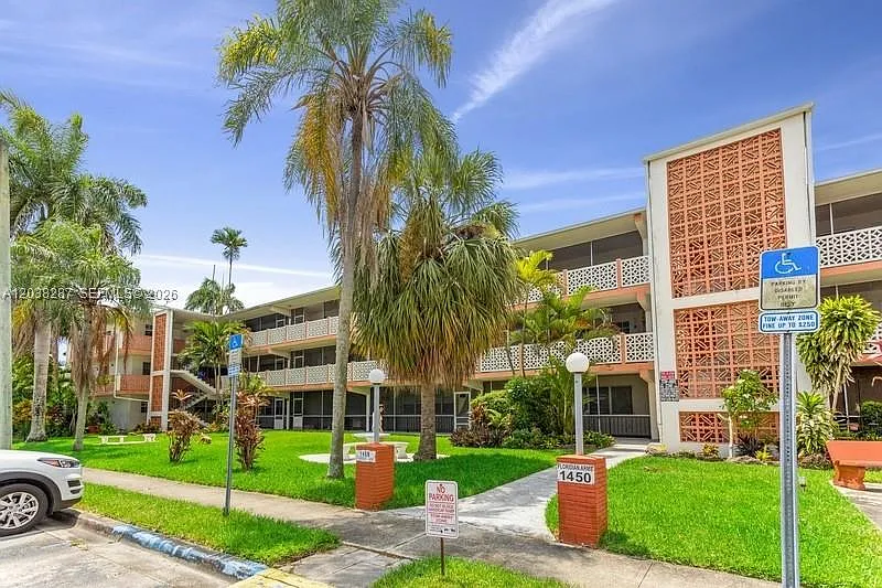 Floridian Arms Condo — Photo 2