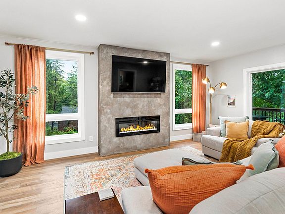 4th image of 326 Bellis St