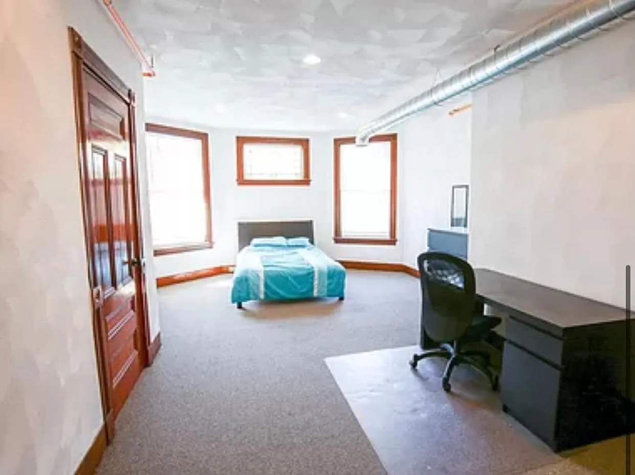 12 bed, 5350 sqft, $10,200 — Photo 3