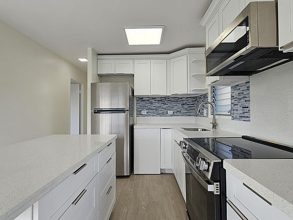 3rd image of 320 Ohua Ave APT 402