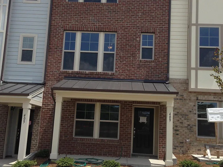 409 Village Commons Ln — Photo 1