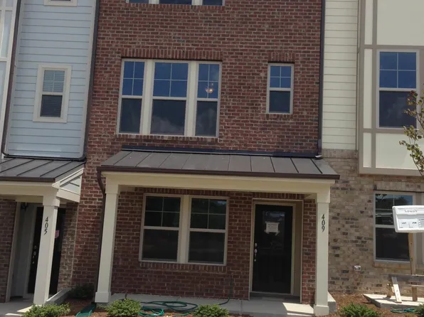 409 Village Commons Ln, Apex, NC 27502