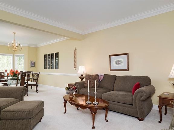 3rd image of 10 Lakeridge Dr