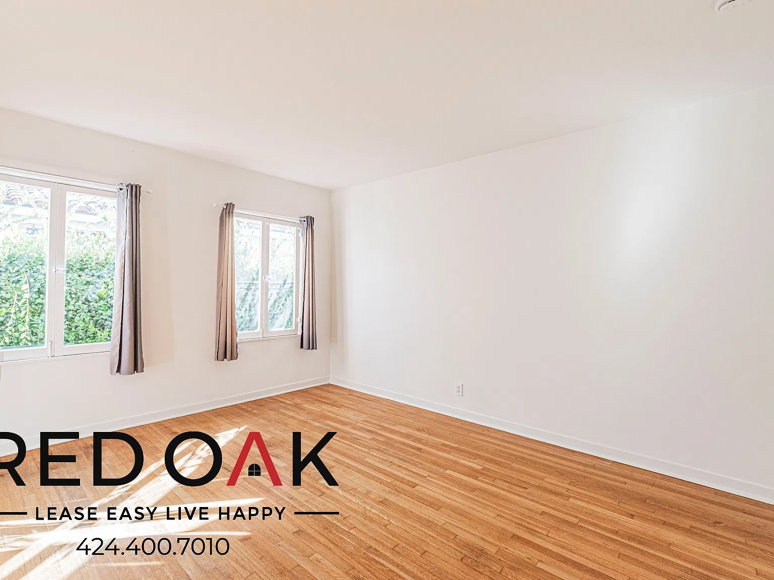 Charming 3-Bedroom Fairfax Home with Large Backyard, In-Unit Laundry, Driveway & Garage Parking! — Photo 4