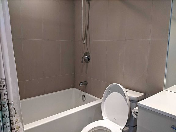 2nd image of 15 Grenville St #2506