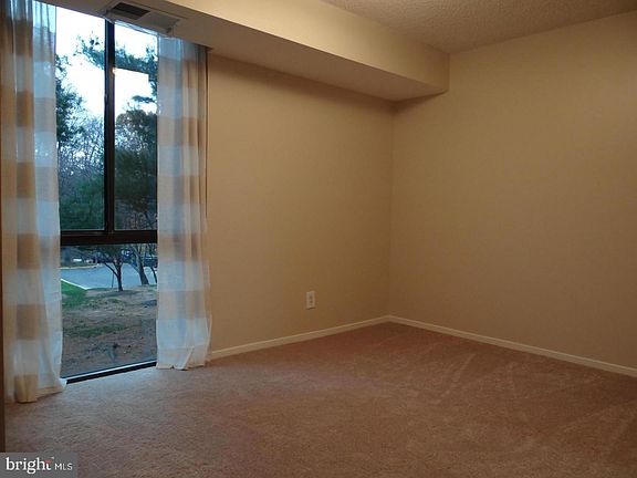 4th image of 2300 Pimmit Dr APT 216