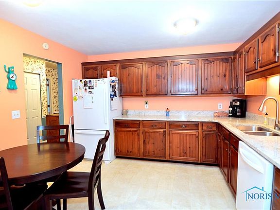 5th image of 11 Parkview Dr