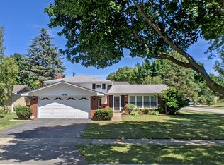 2019 N Burke Dr, Arlington Heights, IL 60004