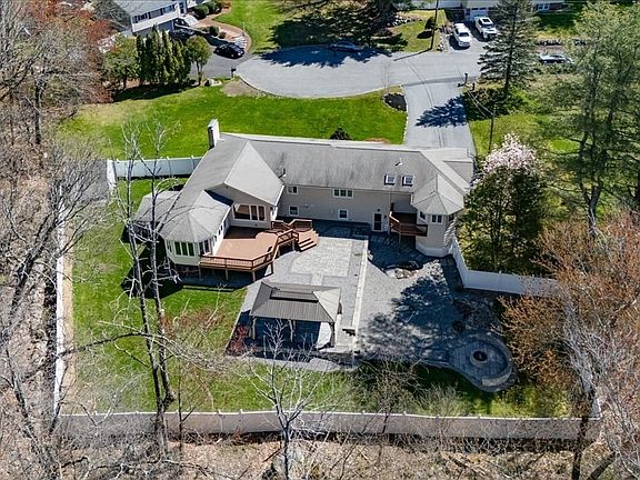 4th image of 16 Cayuga Rd