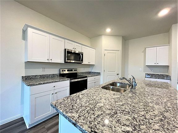 5th image of 298 Wren Ln