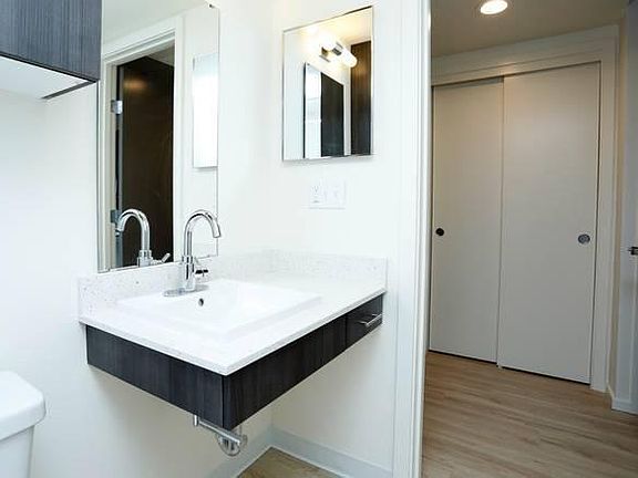3rd image of 801 E Thomas St #305