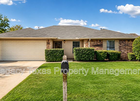 2nd image of 1203 Stonelake Dr