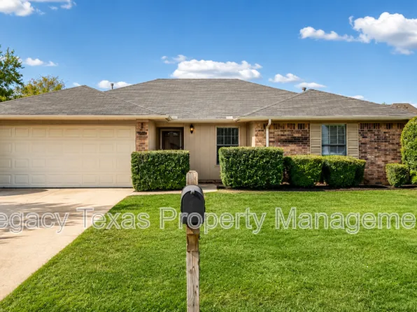 1203 Stonelake Dr, Cleburne, TX 76033