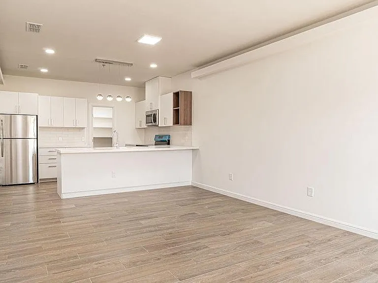 901 Yuma Ave — Photo 5