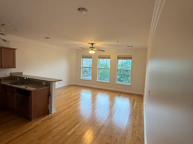 2310 Elliott Ave #418 — Photo 9
