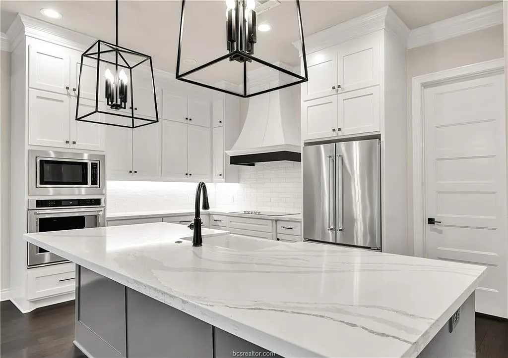 3 bed, 2547 sqft, $3,100 — Photo 3