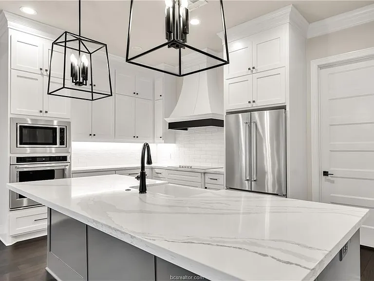 1736 Blanco Bend Dr — Photo 2
