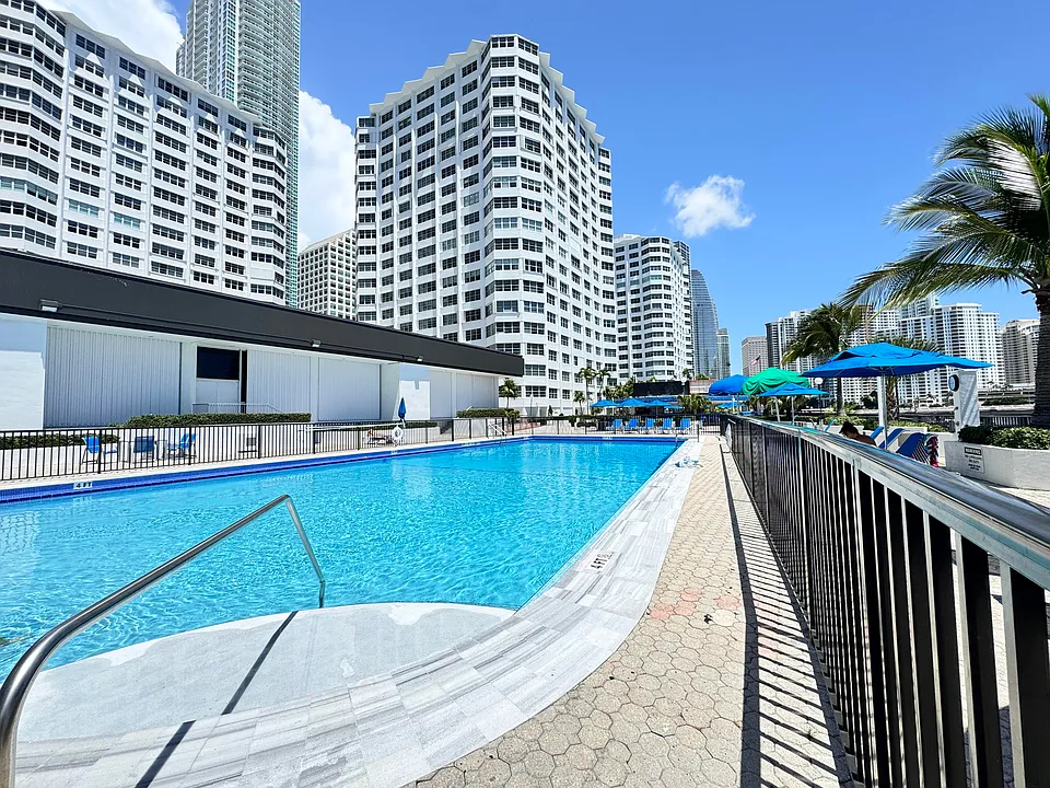 999 Brickell Bay Dr #307