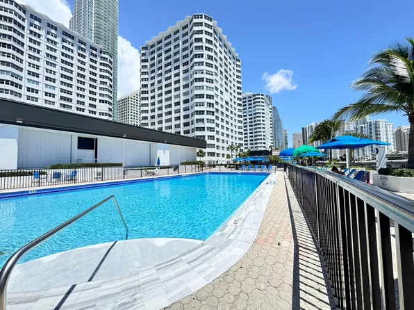 999 Brickell Bay Dr, Miami, FL