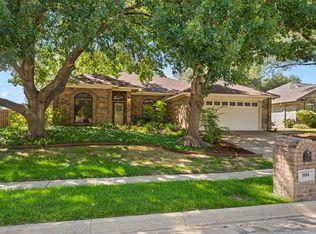 804 Park Hill Dr, Euless, TX 76040