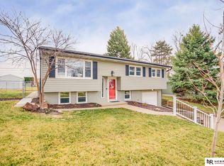 5711 S 91st St, Omaha, NE 68127