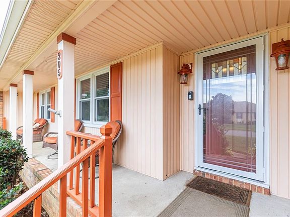 5th image of 205 Fillmore Pl