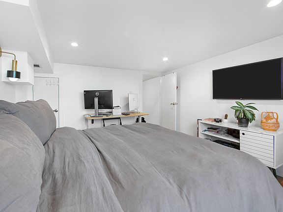 4th image of 253 Himrod St APT 3R