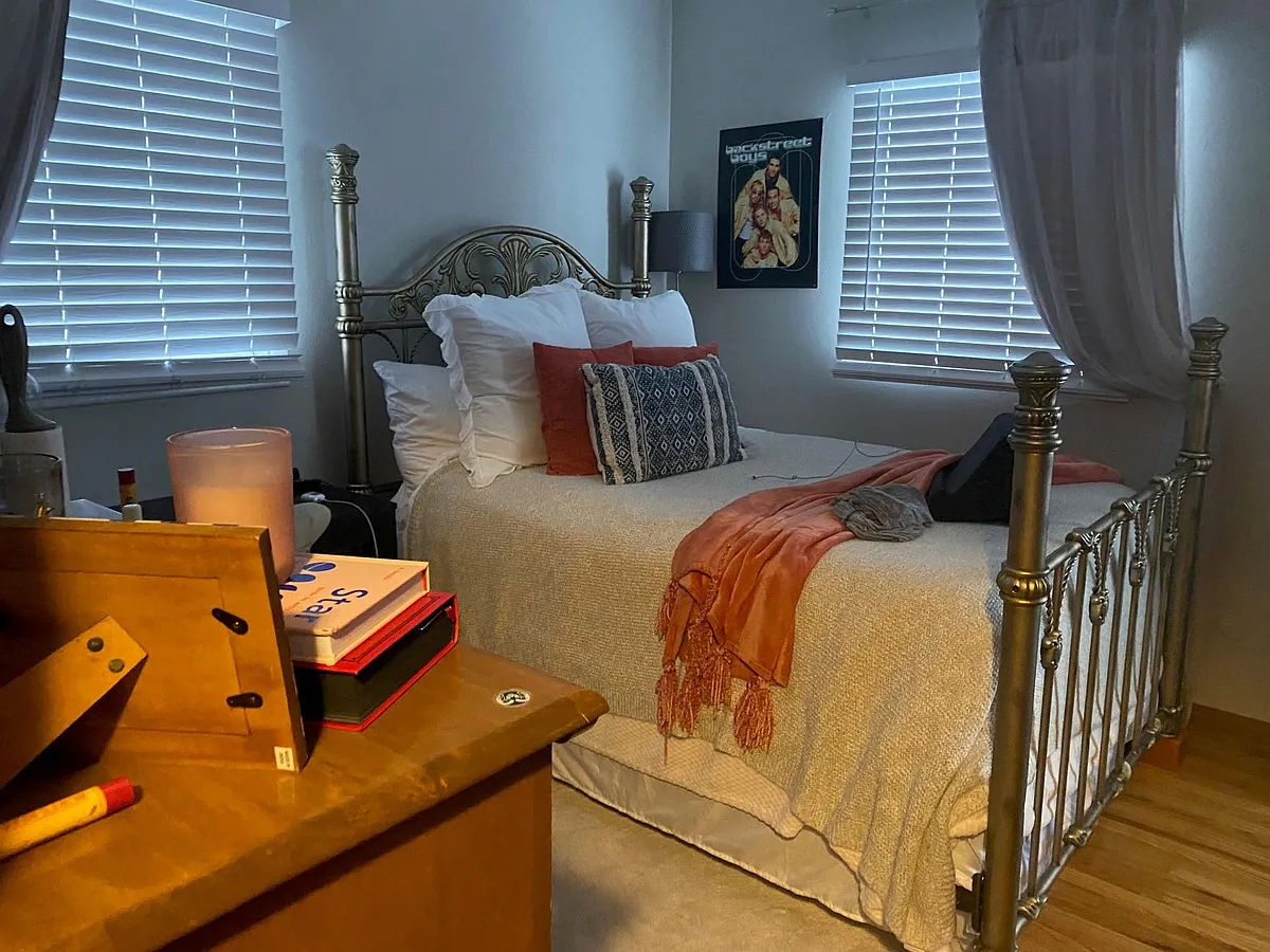 one of three good sized bedrooms with closets and this is the master with ensuite half bathroom - 1904 Oakwood Dr
