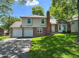 8821 W 97th St, Overland Park, KS 66212