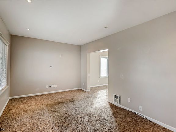 4th image of 3919 Cypress Ave