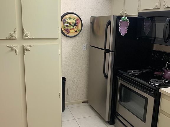 2nd image of 708 Sunny Pine Way APT G3