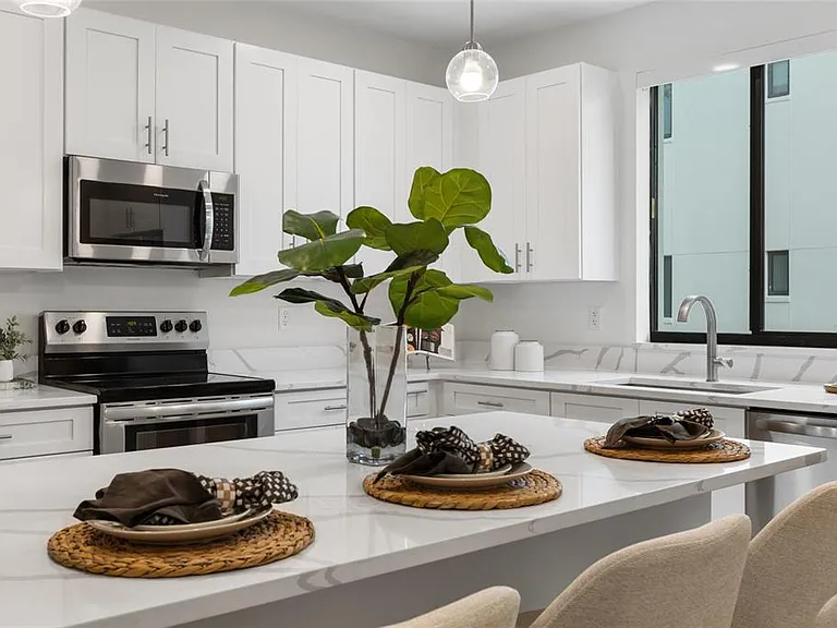 266 Park Lake St #19 — Photo 16