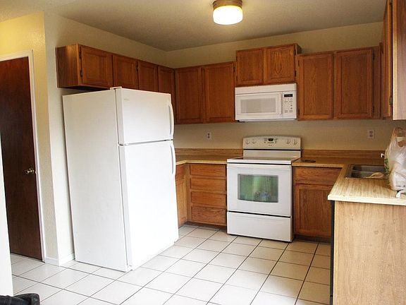 Kitchen with all appliances & slider to patio