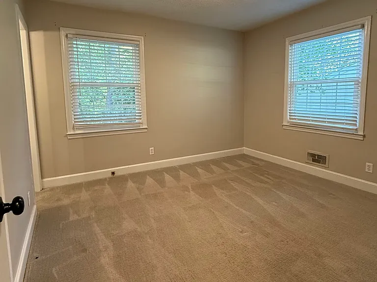 2526 Huntington Rd — Photo 8