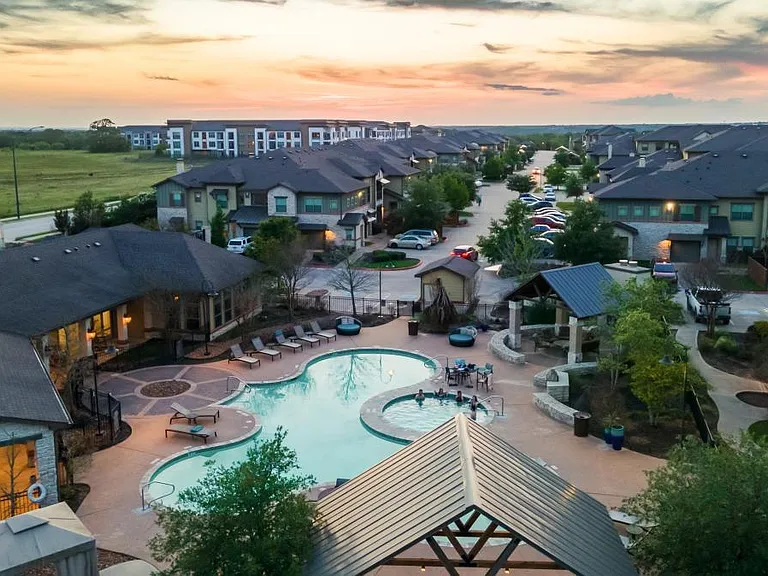 Lake Walk at Traditions Apartments — Photo 50