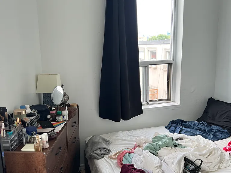 225 Gladstone Ave — Photo 98