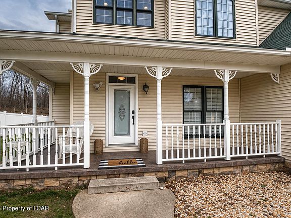 3rd image of 112 Blackberry Ln