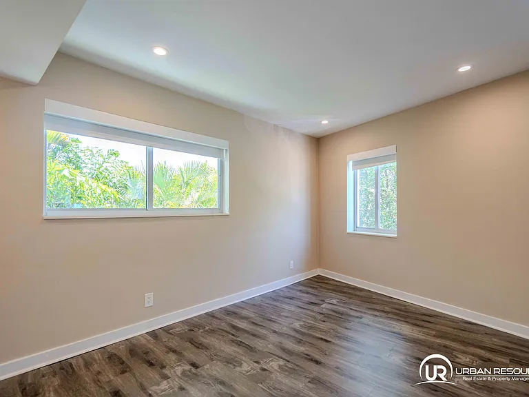 2400 NE 26th St #8 — Photo 9