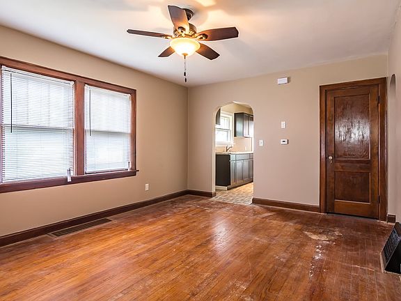 3rd image of 2802 Oak St