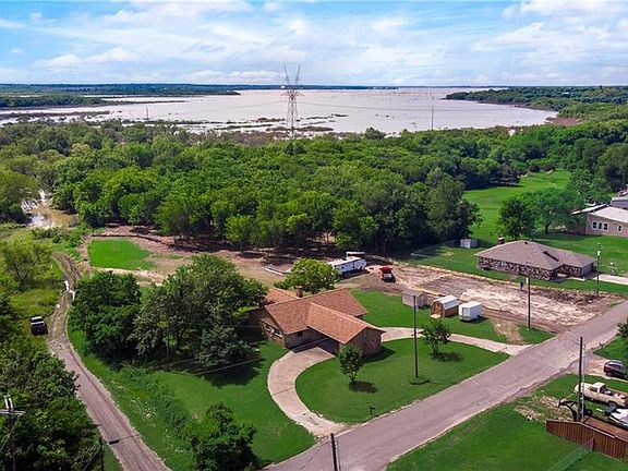 2nd image of 524 Shore Dr
