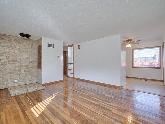 5th image of 1088 Hillview Ave
