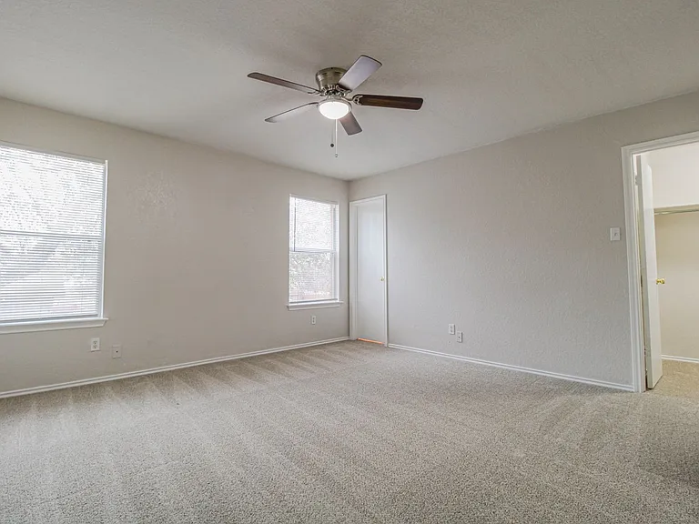 511 Mathis Mdw — Photo 20
