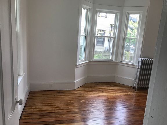 4th image of 37 Poningo St #1